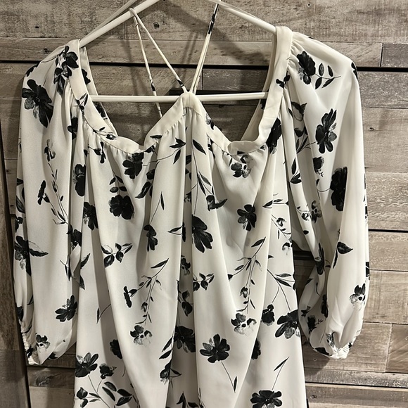 White Off-the-shoulder Shirt - Picture 2 of 4